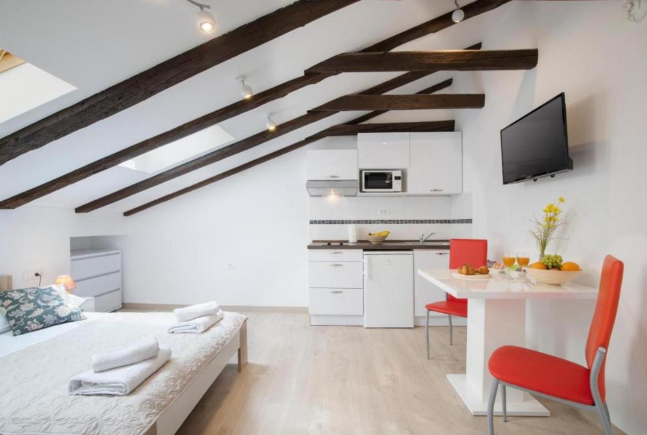 Central Apartments Pula Ngoại thất bức ảnh