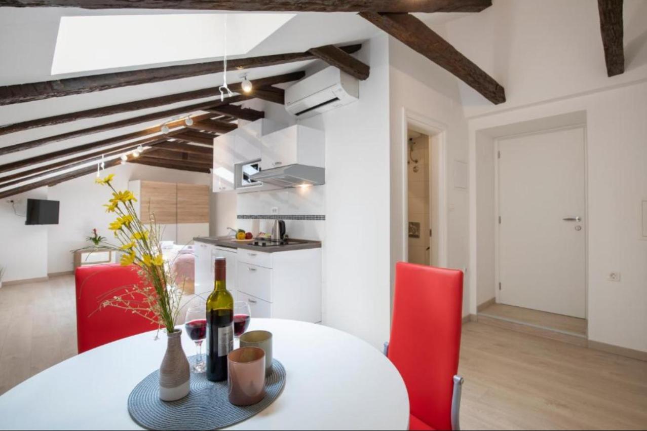 Central Apartments Pula Ngoại thất bức ảnh