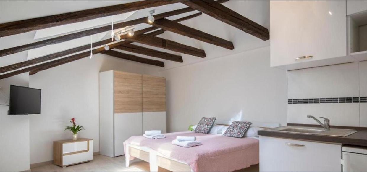 Central Apartments Pula Ngoại thất bức ảnh